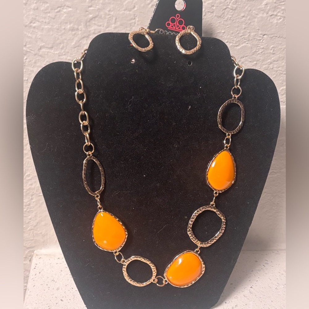 Paparazzi Necklace Set